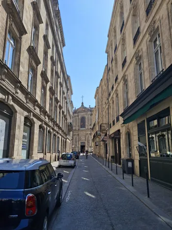 Street with great Notre-Dame view, Bordeaux thumbnail